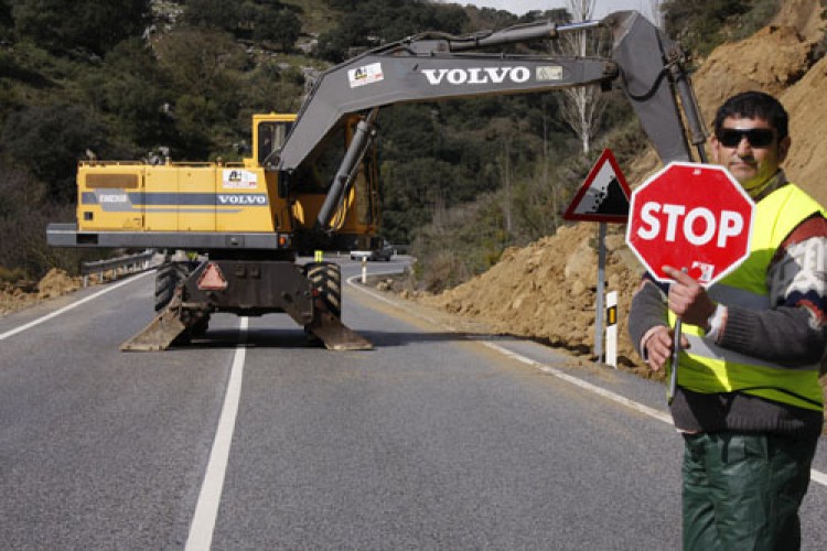 La Consejería de Fomento inicia la reparación de las carreteras de nueve municipios de la Serranía afectadas por el temporal de invierno