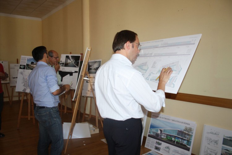El Ayuntamiento empieza a estudiar los proyectos de la Nueva Estación de Autobuses y la Biblioteca Comarcal