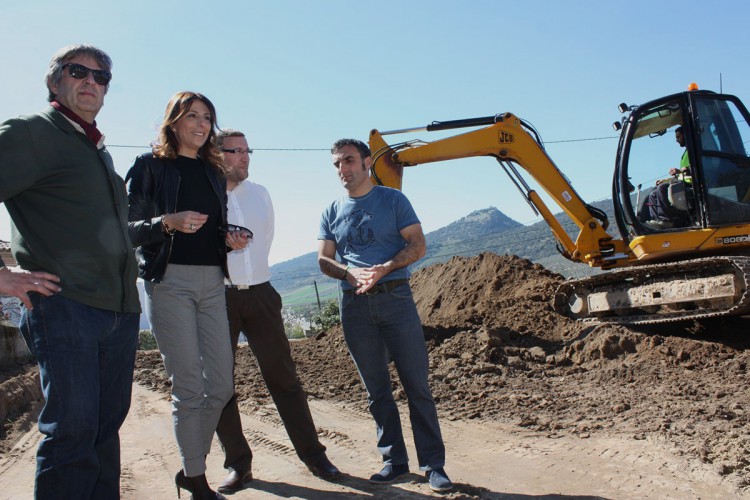 El Ayuntamiento inicia las obras para construir una nueva puerta en el colegio de Los Prados