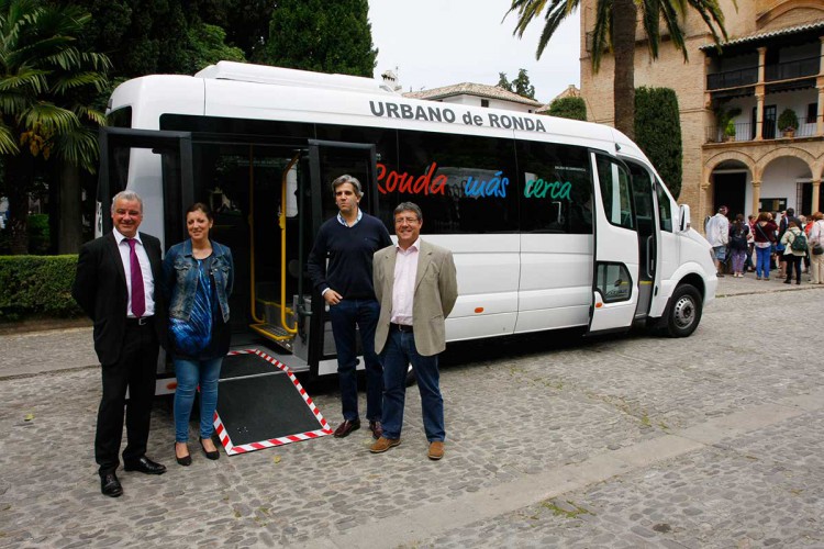 El servicio de transporte urbano incorpora un nuevo autobús