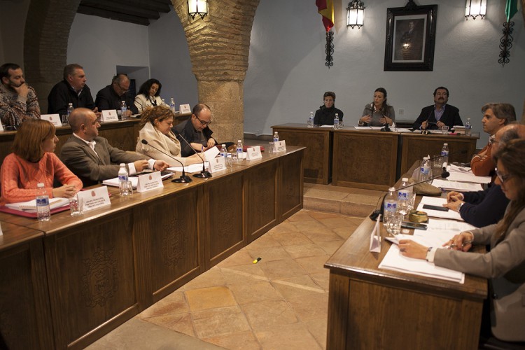 PSOE, APR, PA e IU tumban el convenio para la almazara ecológica de Philippe Starck
