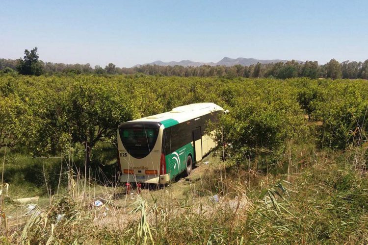 Un turismo colisiona con el autobús de Los Amarillos que cubre la línea Ronda-Málaga, falleciendo el conductor del coche