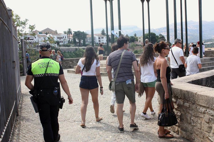 La Policía localiza a dos carteristas que robaban a turistas, gracias a los whatsapp enviados por los guías