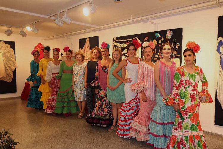 La exposición de mantones y mantillas de Rosario Solís cumple su XX aniversario en la Feria