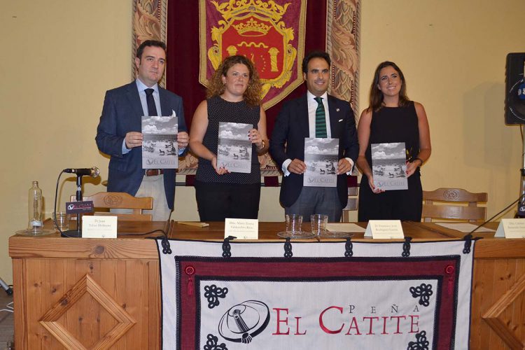 La Peña El Catite presenta su revista que está dedicada al Concurso de Enganches de Ronda