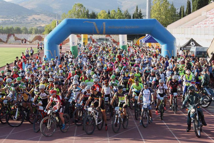 Cerca de 700 deportistas participan en la V edición de la Carrera Homenaje a la Guardia Civil (HaGUA)