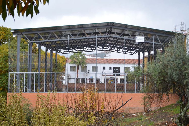 Pujerra inicia los trabajos de cerramiento del polideportivo municipal