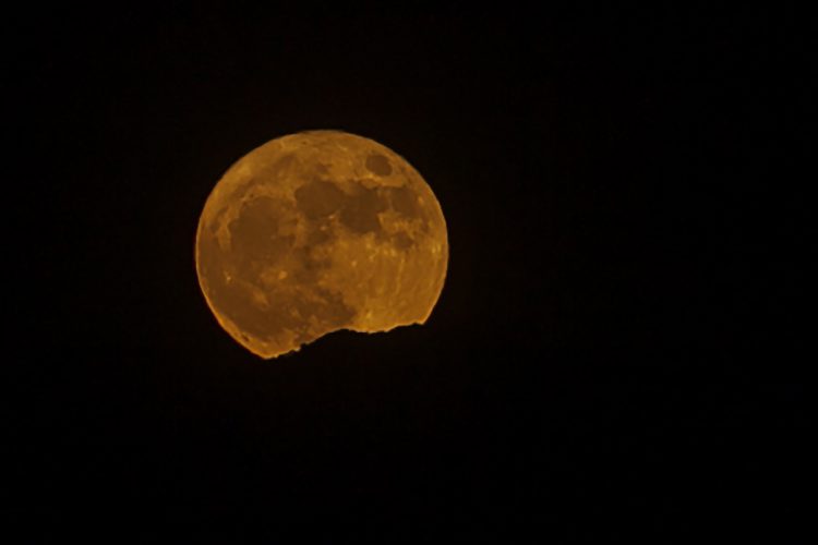 La Superluna también brilló con intensidad sobre la Serranía de Ronda