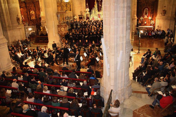 La Orquesta Sinfónica de Málaga inundó la Colegiata de Santa María con la ‘Pasión’ de Bach