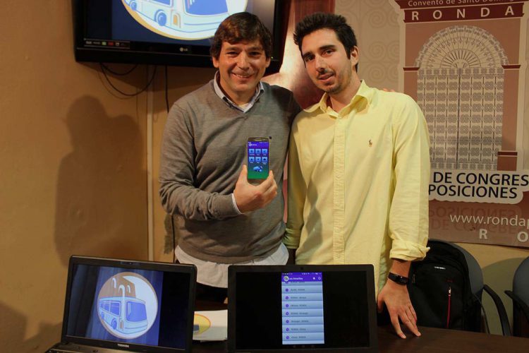 Dos jóvenes rondeños crean una aplicación para móviles sobre las líneas de autobuses