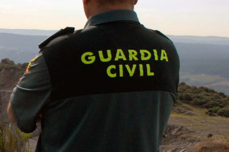 La Guardia Civil detiene a un hombre por estafar a un taller mecánico de la Serranía al venderle por Internet un motor que nunca le envió