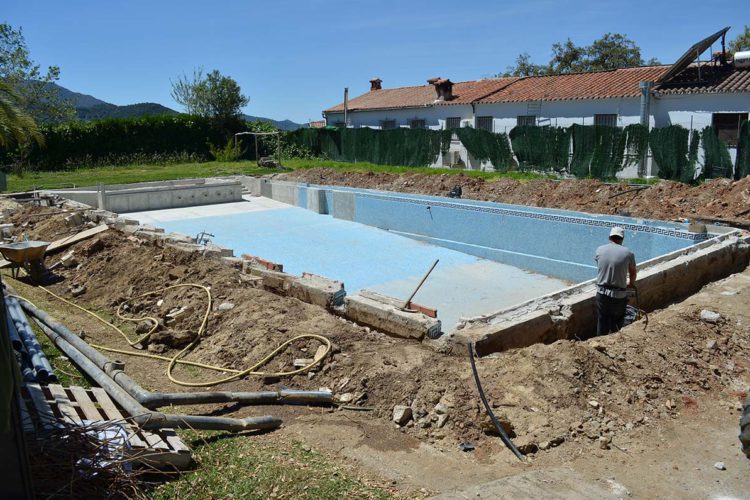 Genalguacil remodela la piscina municipal de cara a la próxima temporada de baños