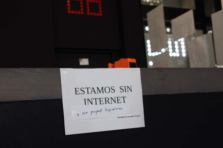 Biblioteca Comarcal: una semana sin Internet, y ahora también sin papel higiénico en los servicios