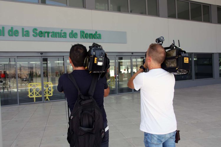 La «chapuza» del ascensor del Hospital ocupa las portadas de medios nacionales como ABC, COPE, Antena 3, TVE y 13 TV, y Susana Díaz se ve obligada a responder