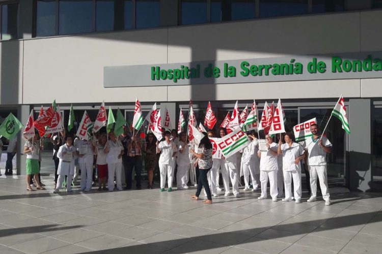 Protesta de trabajadores del Hospital de la Serranía en defensa de la jornada laboral de 35 horas semanales