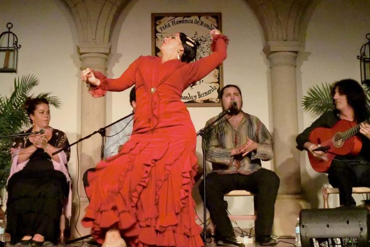La Peña Flamenca de Ronda inicia la temporada con el cuadro flamenco ‘Al son de la plazuela’ de Jerez