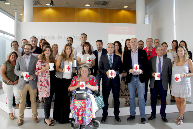 Cruz Roja celebra el jueves el Día de la Banderita para ayudar a menores en situación de pobreza y exclusión social