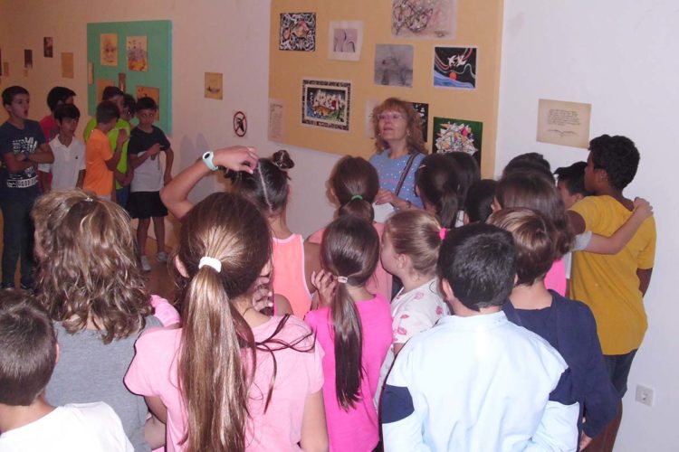 Cien alumnos del colegio Juan Carrillo recorren la exposición ‘Inmensidad’ dedicada al profesor y artista Paco Marín
