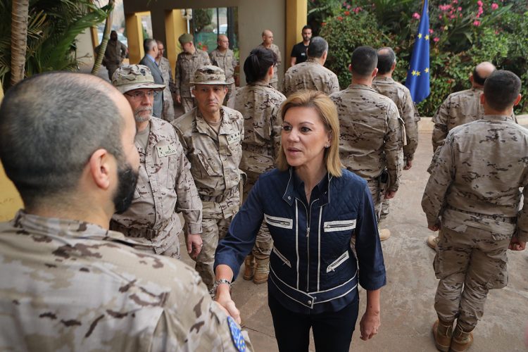 La ministra de Defensa visita a los legionarios del destacamento de Ronda desplazados a Mali para luchar contra el terrorismo