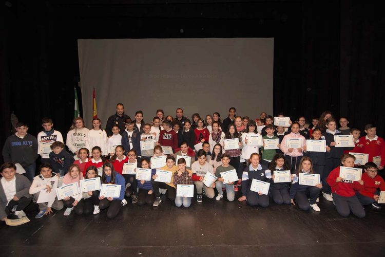 Estudiantes rondeños celebran juntos el Día de Andalucía reconociendo a los mediadores escolares