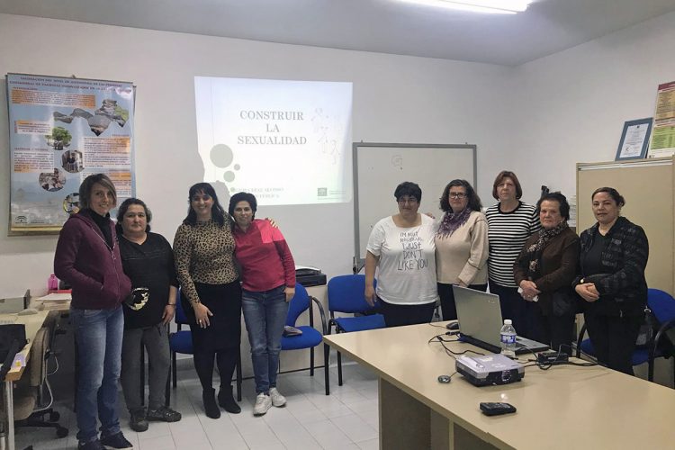 La Unidad de Gestión Clínica de Algatocín clausura un grupo socioeducativo dirigido a mujeres con una charla sobre sexualidad