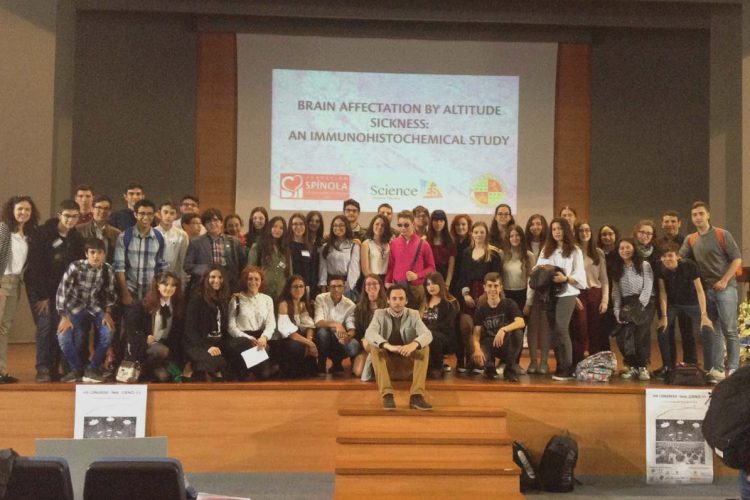 Más de cincuenta estudiantes del instituto Martín Rivero participan en un congreso de investigación científica en Jaén
