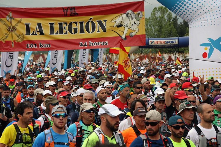 Arranca la fiesta del deporte de Ronda con la salida de los 8.500 corredores que participan en los 101 kilómetros de la Legión