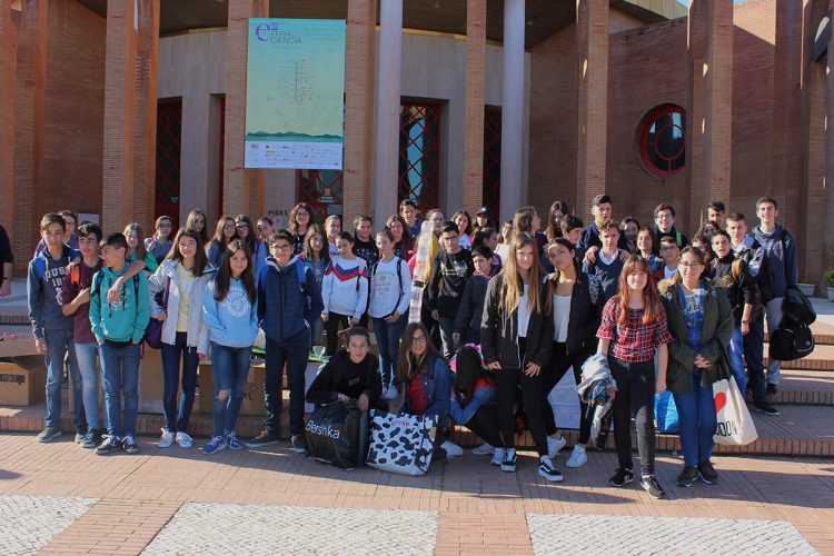 El instituto Martín Rivero gana el premio al mejor proyecto en la Feria de las Ciencias de Sevilla