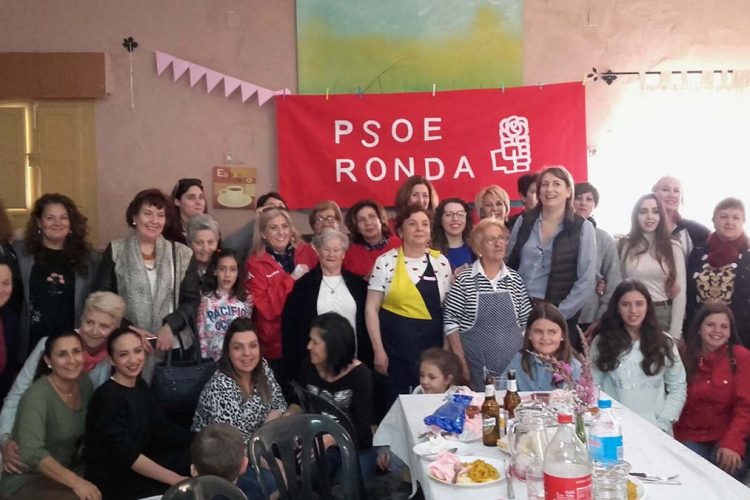 Unos ochenta militantes del PSOE de Ronda celebran el Día del Trabajo con una jornada de convivencia