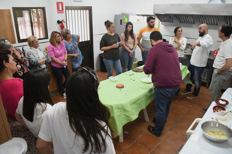 El ‘Estrella Michelín’ Benito Gómez cierra el Taller de Cocina con Castañas de Jubrique