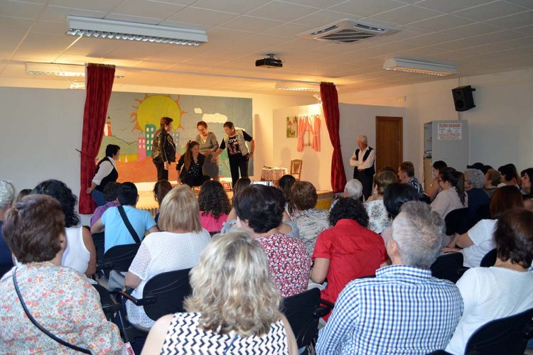Jubrique ofrece obras de teatro a sus vecinos para concienciar sobre la violencia de género