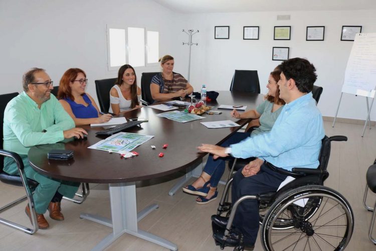 Asprodisis presenta sus nuevos proyectos al director general de Discapacidad de la Junta de Andalucía