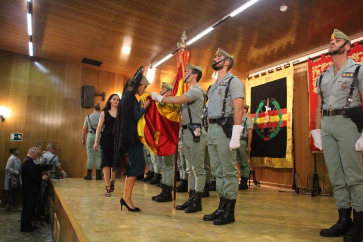 Más de 400 personas juraron la bandera de España en la Legión a pesar de las dificultades que tuvieron para llegar a Ronda por el temporal