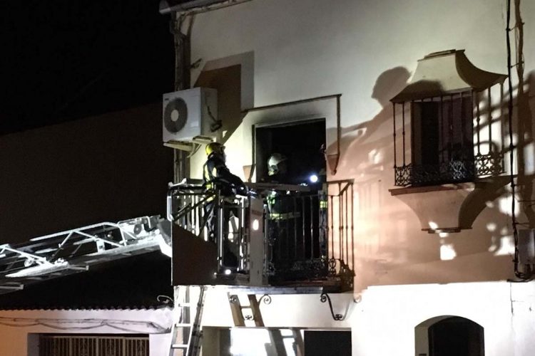 Fallecen un padre y su hijo en un incendio declarado esta madrugada en una vivienda de Arriate
