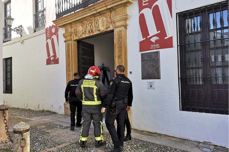Un incendio en el Museo Joaquín Peinado obliga a evacuar a los trabajadores pero no ha afectado a las obras de arte