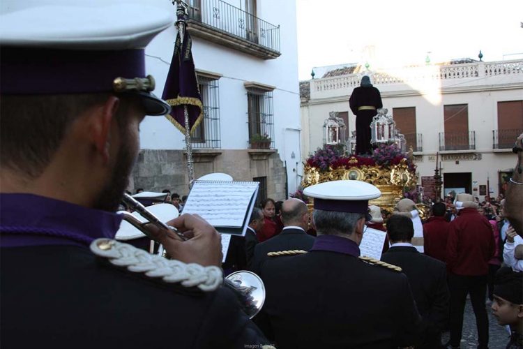 La Hermandad de los Gitanos renueva su acuerdo con la Agrupación Musical de Nuestro Padre Jesús de la Salud de Sevilla, que volverá a desfilar en el Domingo de Ramos rondeño