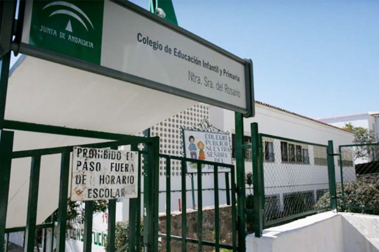 Padres y alumnos del colegio público de Cortes de la Frontera irán a la huelga este miércoles para exigir mejoras en los aseos del centro