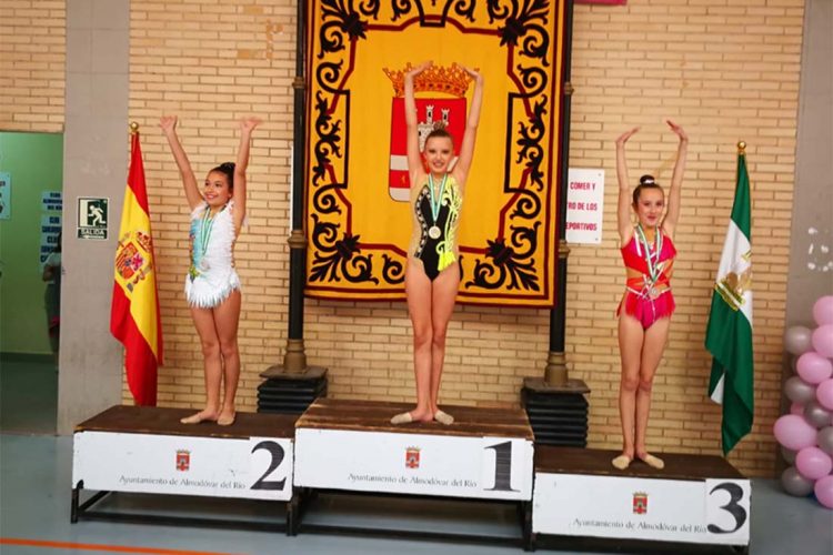 Las gimnastas del Club AGRA lograron hasta siete medallas en las competiciones del fin de semana