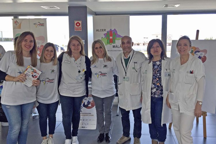 El Hospital de la Serranía de Ronda acoge una mesa informativa de la asociación ALCER con motivo del Día Mundial del Riñón