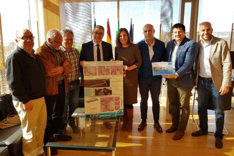 La Diputación de Málaga entrega al Pacto por la Movilidad Sostenible de Ronda el estudio del vial alternativo que permitirá reducir el tráfico en el casco histórico