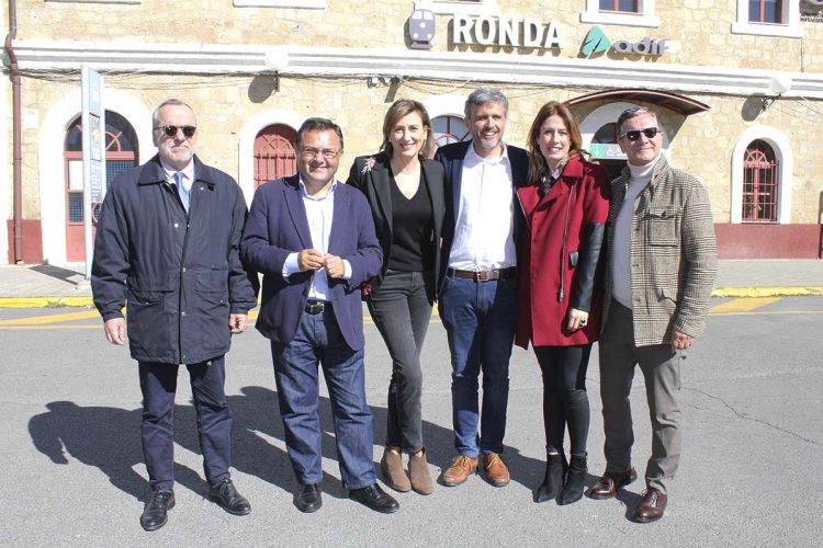El PSOE se compromete a mejorar las conexiones ferroviarias de la Serranía si gana las elecciones nacionales del 28A