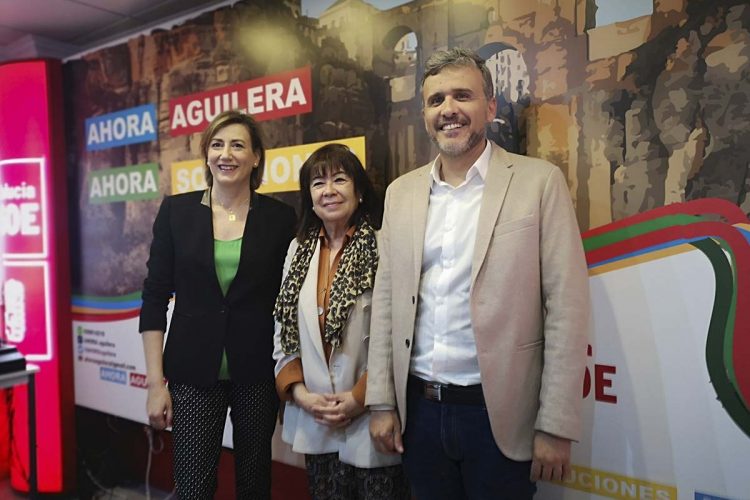 Isabel Aguilera, candidata del PSOE, insiste en la necesidad de soterrar las vías del tren y que Ronda sea la sede del Parque Nacional Sierra de las Nieves