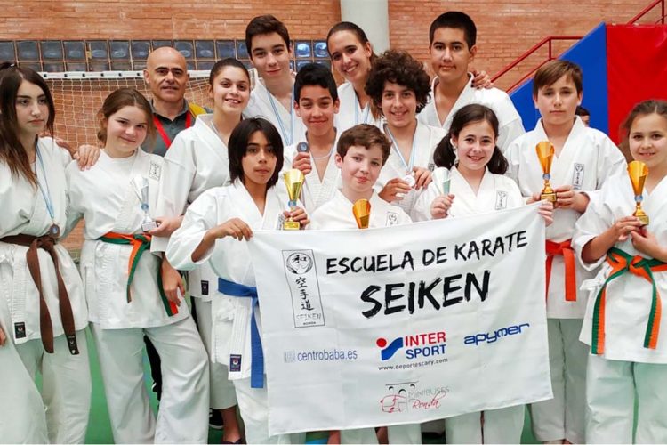 Los alumnos de la Escuela de Kárate Seiken se hicieron con seis medallas en el Trofeo Promesas de Málaga