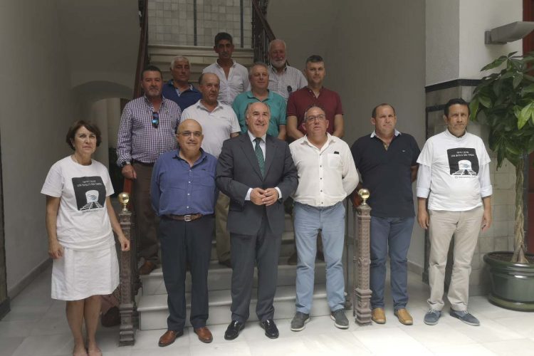 Alcaldes de la Serranía y del Campo de Gibraltar firman en Algeciras un manifiesto para reclamar a Fomento mejoras en la línea férrea y trenes modernos