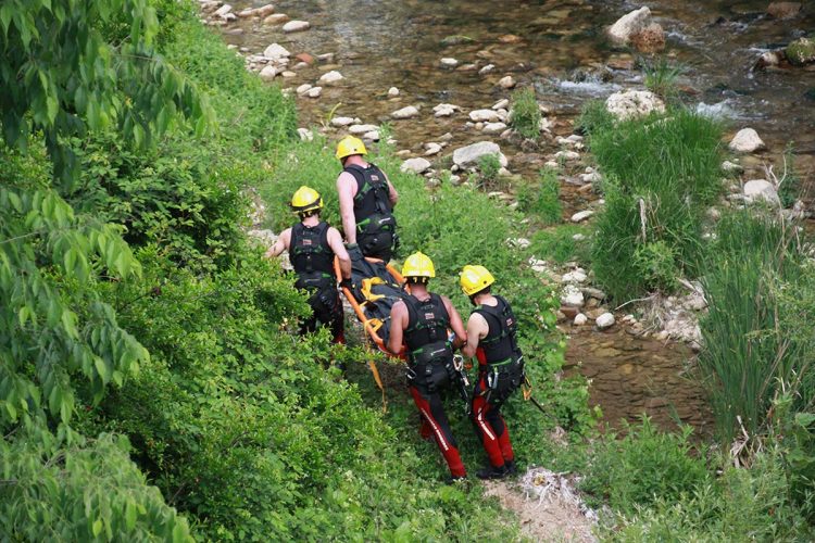 Rescatan en el fondo del Tajo a una mujer que bajó para bañarse en el río Guadalevín y sufrió un golpe de calor