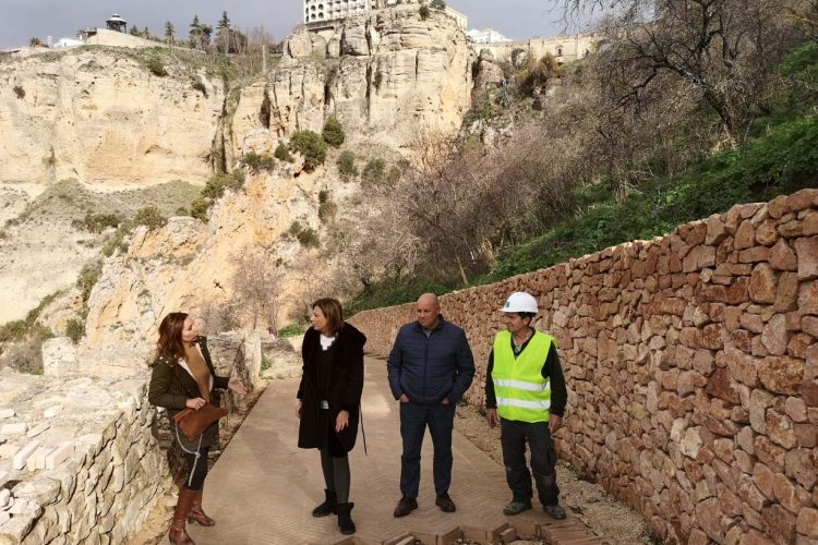 El Ayuntamiento retoma los trabajos de rehabilitación del camino turístico de Albacar