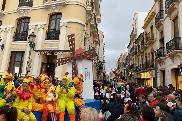 Ronda recupera la grandeza de su Carnaval con miles de personas disfrutando de los festejos en las calles