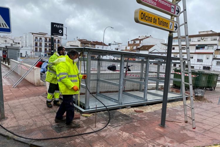 El Ayuntamiento retoma los trabajos de instalación de nuevos contenedores soterrados en Ronda