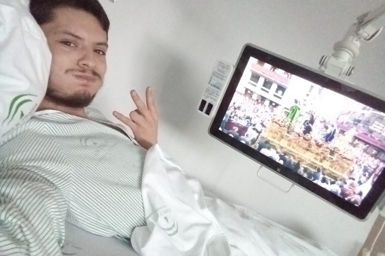 Juan José, un joven horquillero de la Soledad contagiado por coronavirus, pasa la Semana Santa ingresado en un hospital de Sevilla