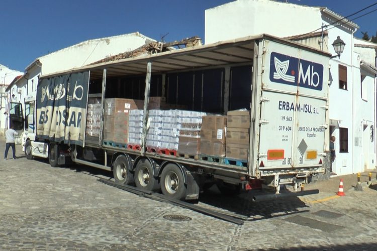 Ronda recibe 26 toneladas de alimentos de la UE para el programa de ayuda social del Ayuntamiento y Cruz Roja